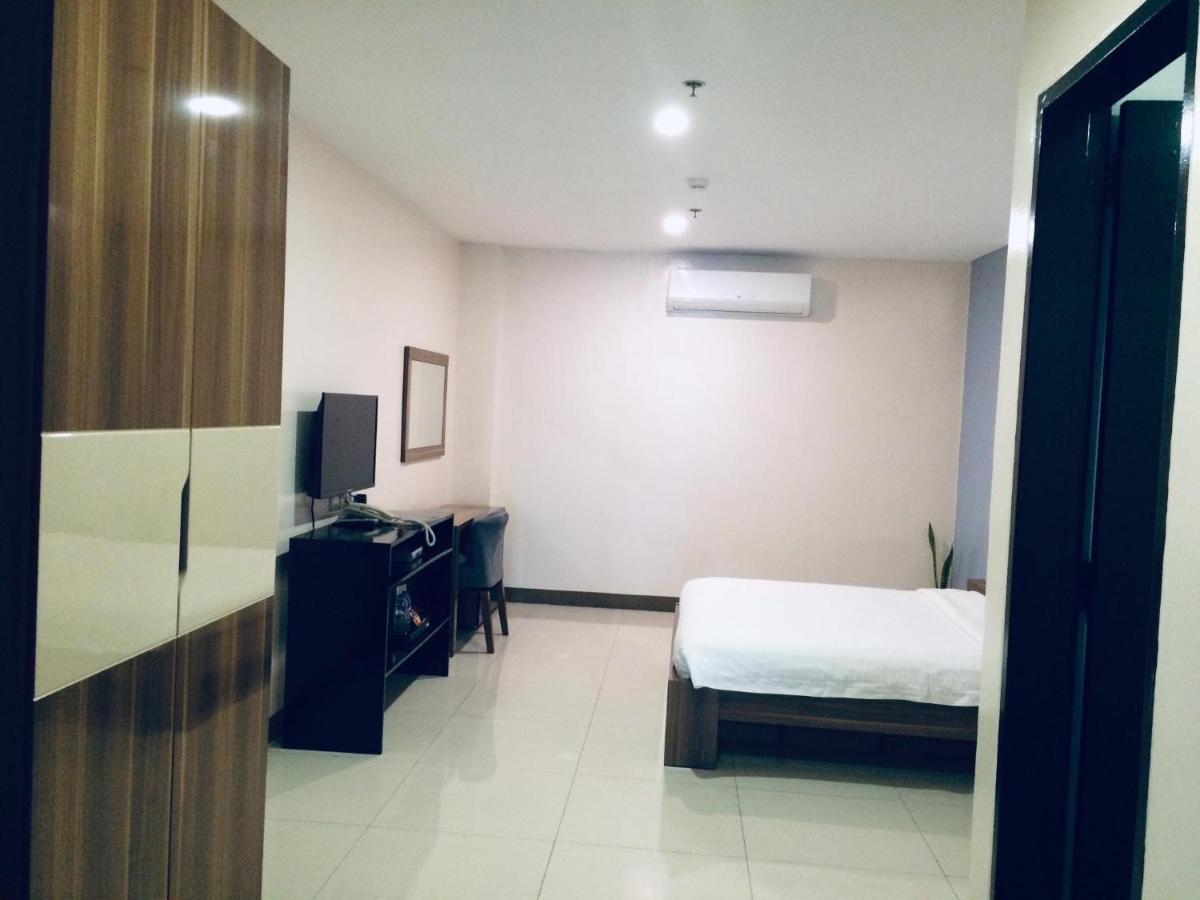 Ybc Grand Hotel Olongapo Luaran gambar
