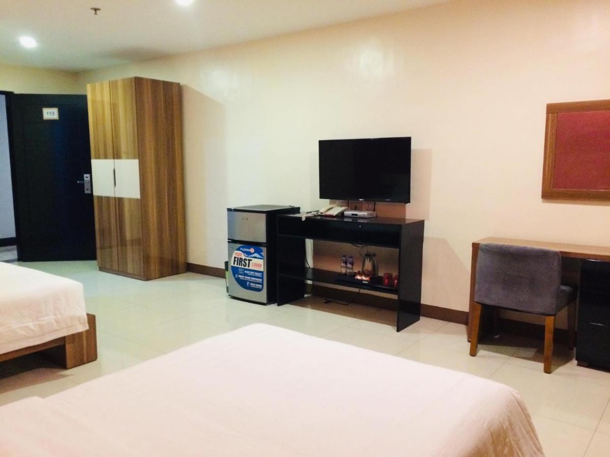 Ybc Grand Hotel Olongapo Luaran gambar