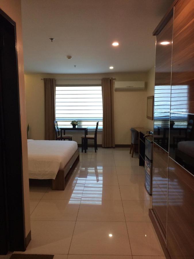 Ybc Grand Hotel Olongapo Luaran gambar