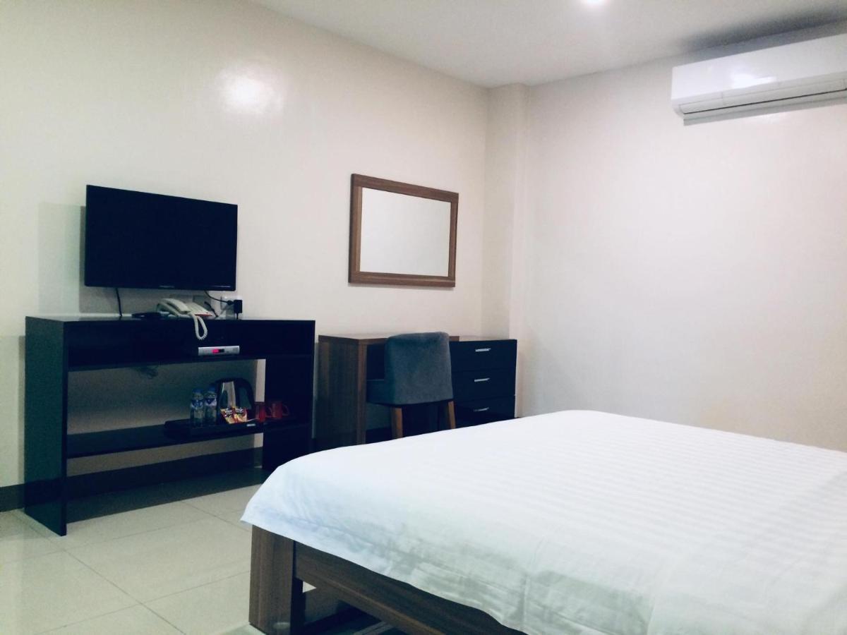 Ybc Grand Hotel Olongapo Luaran gambar