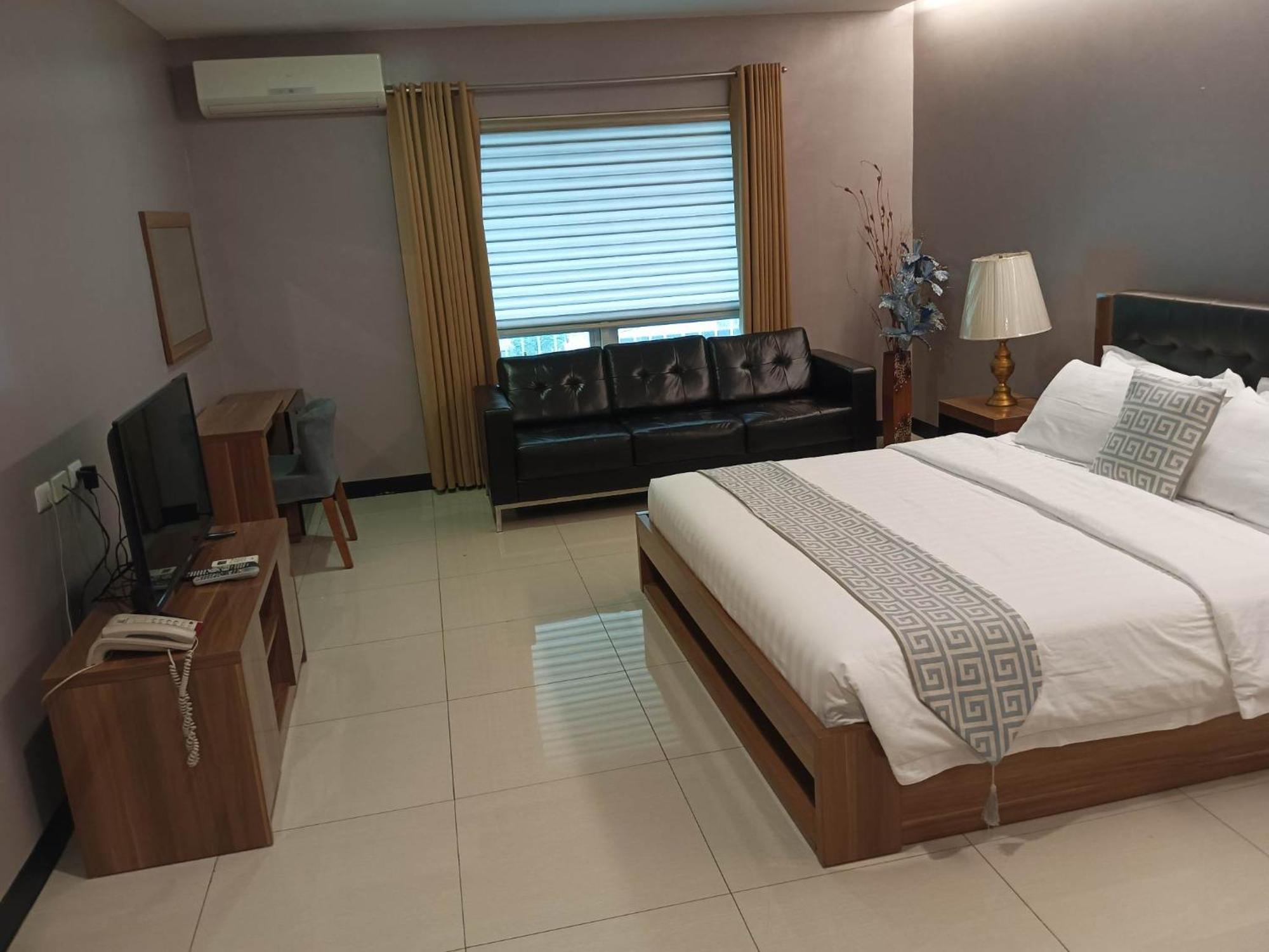 Ybc Grand Hotel Olongapo Bilik gambar