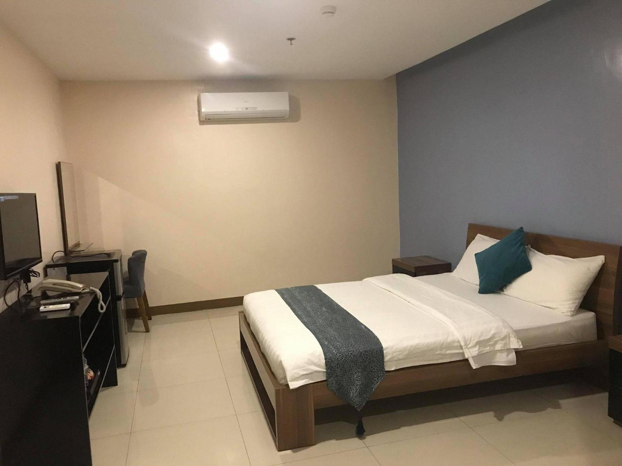 Ybc Grand Hotel Olongapo Luaran gambar